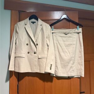 Elegant Beige Skirt Suit